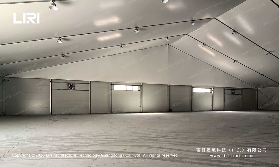 Aircraft hangar tent side wall with ventilation and service doors